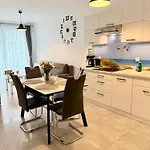 Al-dom Mariela Z Garazem , 600 M Do Morza Apartamento