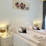 Apartament Al-dom Apartamenty Mariela-Kołobrzeg z garażem , 600 m do morza *