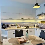 Apartament Al-dom Apartamenty Mariela-Kołobrzeg z garażem , 600 m do morza *