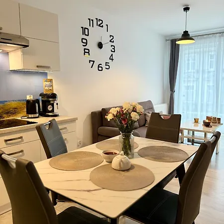 Apartamento Al-dom Mariela Z Garazem , 600 M Do Morza