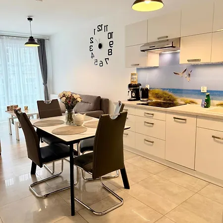 Al-dom Mariela-kolobrzeg Z Garazem , 600 M Do Morza Apartamento