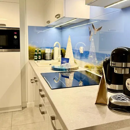 Al-dom Mariela-kolobrzeg Z Garazem , 600 M Do Morza Apartamento *